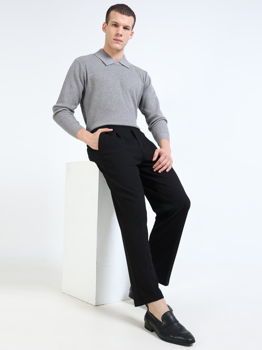 Textured Dual-Button Pleated Trousers