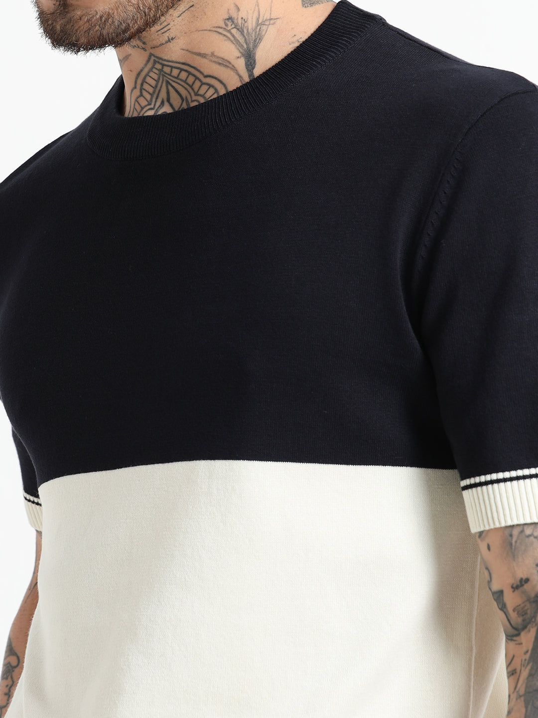 Two-Tone Knit T-Shirt with Ribbed Details - White & Blue